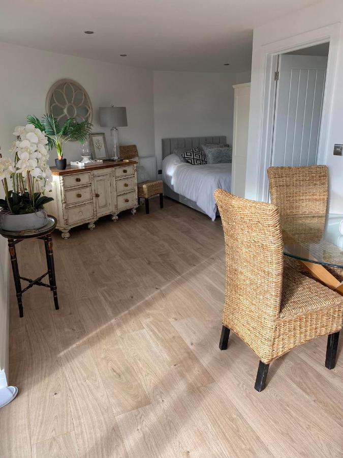 Spacious Studio Cabin With Sea/ Downs Views Sole Use Of Hottub In 锡福德 外观 照片
